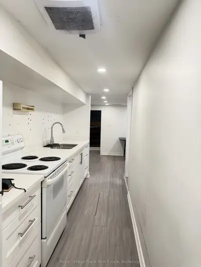 68 Follis Avenue, Toronto, On M6g 1s6