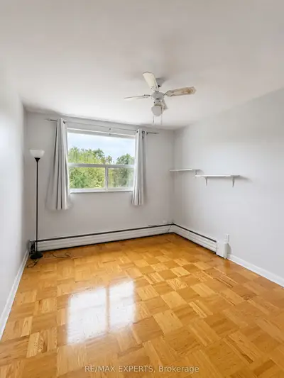 26 Fraserwood Avenue 6, Toronto, On M6b 2n5