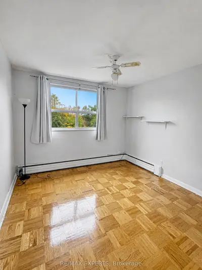 26 Fraserwood Avenue 6, Toronto, On M6b 2n5