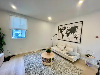 367 Howland Avenue 5, Toronto, On M5r 3c1