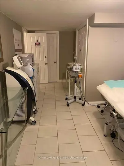 335 Sheppard Avenue E Main Lvl Rm 5, Toronto, On M2n 3b3