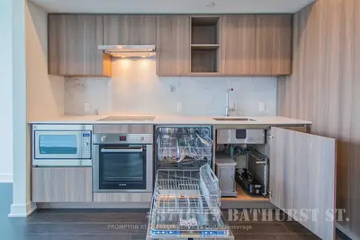 19 Bathurst Street 3716, Toronto, On M5v 0n1