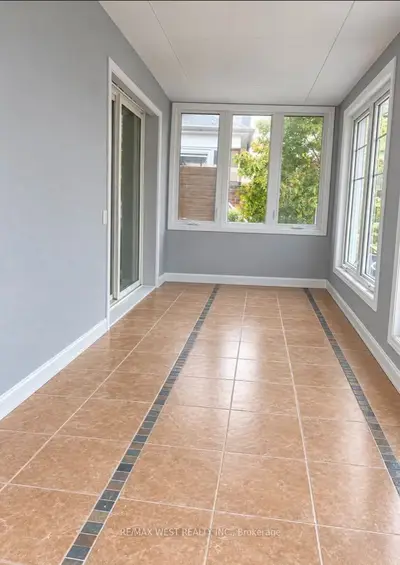 181 Cedric Avenue Main, Toronto, On M6c 3x7