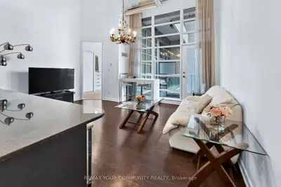 380 Macpherson Avenue 210, Toronto, On M4v 3e3