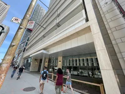 2221 Yonge Street 3306, Toronto, On M4s 2b4