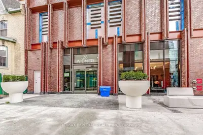 28 Widmer Street 4521, Toronto, On M5v 0t2