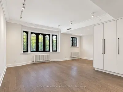 2 Clarendon Avenue 204, Toronto, On M4v 1h9
