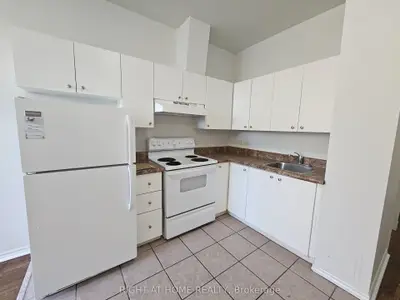 1801 Eglinton Avenue W 309, Toronto, On M6e 2h7