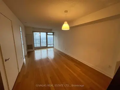 2181 Yonge Street 2412, Toronto, On M4s 3h7