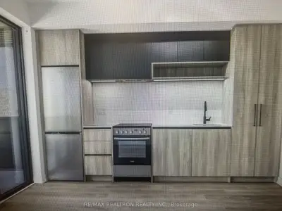 181 Sterling Road 918, Toronto, On M6r 2b2
