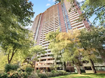 40 Homewood Avenue 807, Toronto, On M4y 2k2