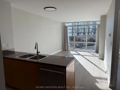 35 Mariner Terrace 202, Toronto, On M5v 3v9