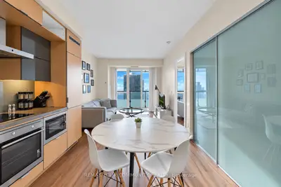 300 Front Street W 4202, Toronto, On M5v 0e9