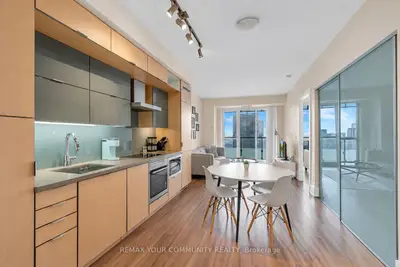 300 Front Street W 4202, Toronto, On M5v 0e9
