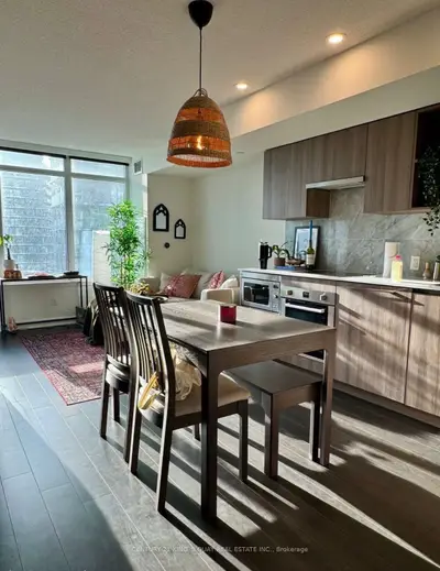 19 Bathurst Street 1915, Toronto, On M5v 0n2