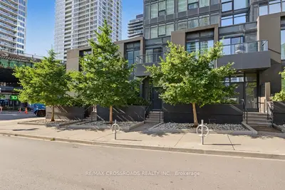 58 Queens Wharf Road Th05, Toronto, On M5v 0j9