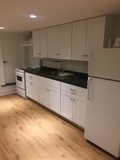 249 Albany Avenue Lower, Toronto, On M5r 3c7