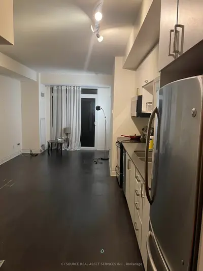 28 Ted Rogers Way 3906, Toronto, On M4y 2j4