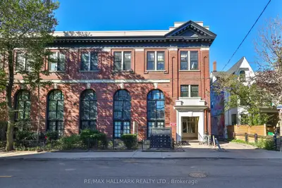 394 Euclid Avenue 205, Toronto, On M6g 2s9
