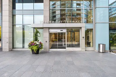 15 Iceboat Terrace 242a, Toronto, On M5v 4a5