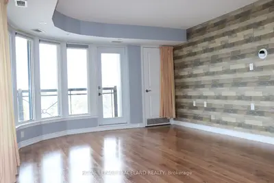 872 Sheppard Ave West Avenue W 502, Toronto, On M3h 2t5