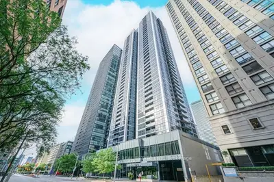 28 Ted Rogers Way 4302, Toronto, On M4y 2j4