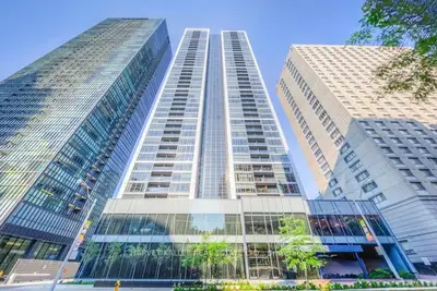 28 Ted Rogers Way 4302, Toronto, On M4y 2j4