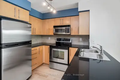 219 Fort York Boulevard 410, Toronto, On M5v 1b1
