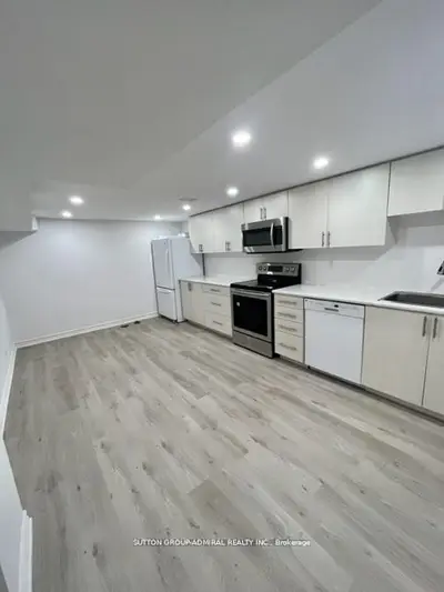 48 Nymark Avenue, Toronto, On M2j 2g9