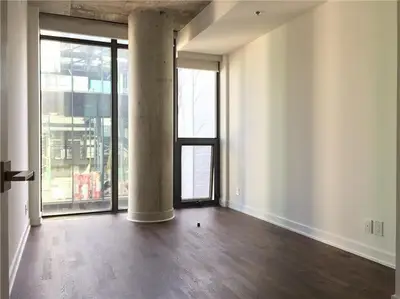 15 Beverley Street 904, Toronto C01, ON M5T 1X8