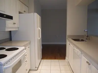 1750 Bayview Avenue 205, Toronto C10, ON M4G 4H6