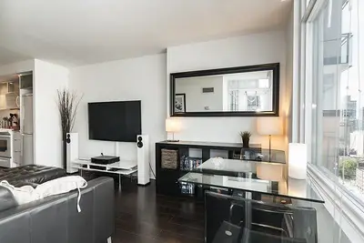 25 Telegram Mews 3005, Toronto C01, ON M5V 3Z1