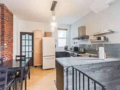 394 Dupont Street, Toronto C02, ON M5R 1V9