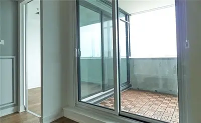 20 Minowan Miikan Lane 820, Toronto C01, ON M6J 0E5