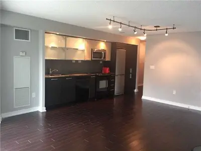25 Capreol Court 712, Toronto C01, ON M5V 3Z7