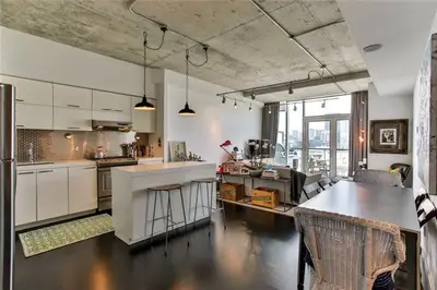 552 Wellington Street W 1401, Toronto C01, ON M5V 2V1