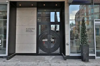 55A Avenue Road W801, Toronto C02, ON M5R 3L2