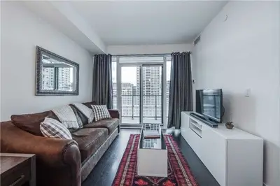 50 Bruyeres Mews 908, Toronto C01, ON M5V 0H8