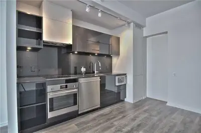 125 Peter Street 3104, Toronto C01, ON M5V 0M2
