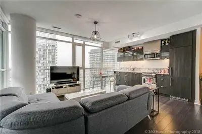 290 Adelaide Street W 3011, Toronto C01, ON M5V 1P6