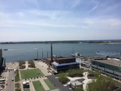 208 Queens Quay Street W 1611, Toronto C01, ON M5J 2Y5