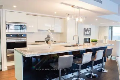 500 Wellington Street W 202, Toronto C01, ON M5V 1E3