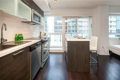386 Yonge Street 1112, Toronto C01, On M5b 0a5