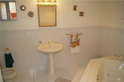 70 Mcgillivray Avenue, Toronto C04, ON M5M 2Y2