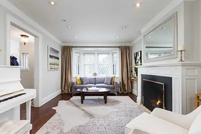 303 Fairlawn Avenue, Toronto C04, ON M5M 1T4