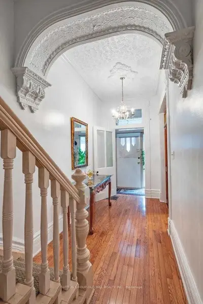 Att/Row/Townhouse in Toronto