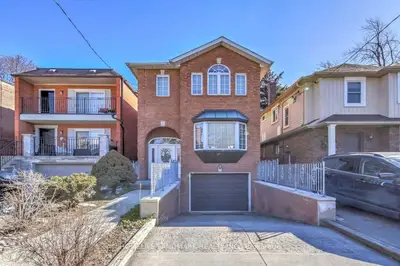 351 Cleveland Street, Toronto C10, ON M4S 2X1