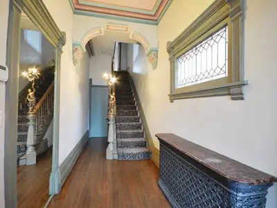 286 Carlton Street 2, Toronto C08, ON M5A 2L5