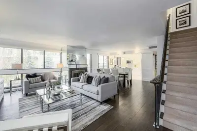 349 St Clair Avenue W 107, Toronto C02, ON M5P 1N3