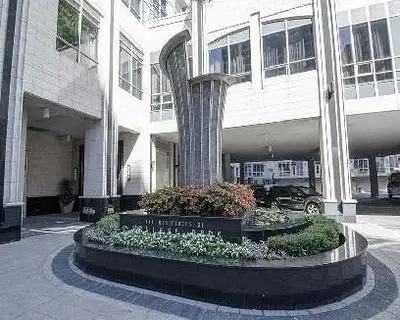 763 bay Street 3713, Toronto C01, ON M5G 2R3